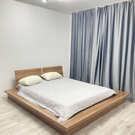 Квартира Для Большой Семьи Almaty Eksteriør bilde