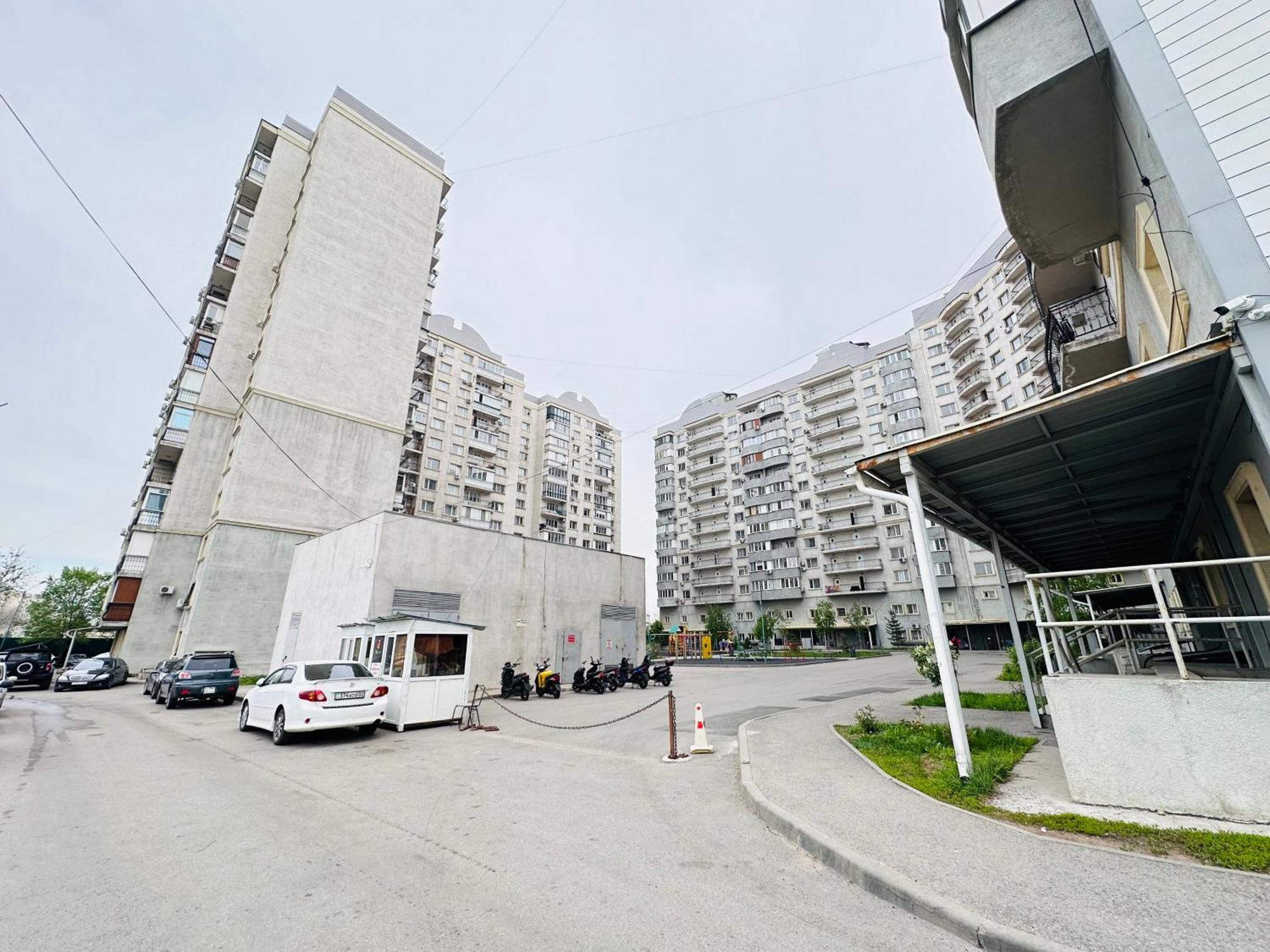 Квартира Для Большой Семьи Almaty Eksteriør bilde